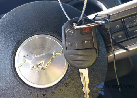 2014 Ford Mustang V6 из США, поврежденный, VIN 1ZVBP8AM0E5217012